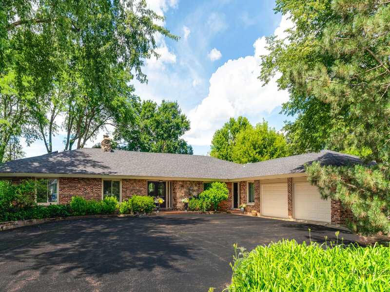 2432 Federal Court Long Grove IL 60047