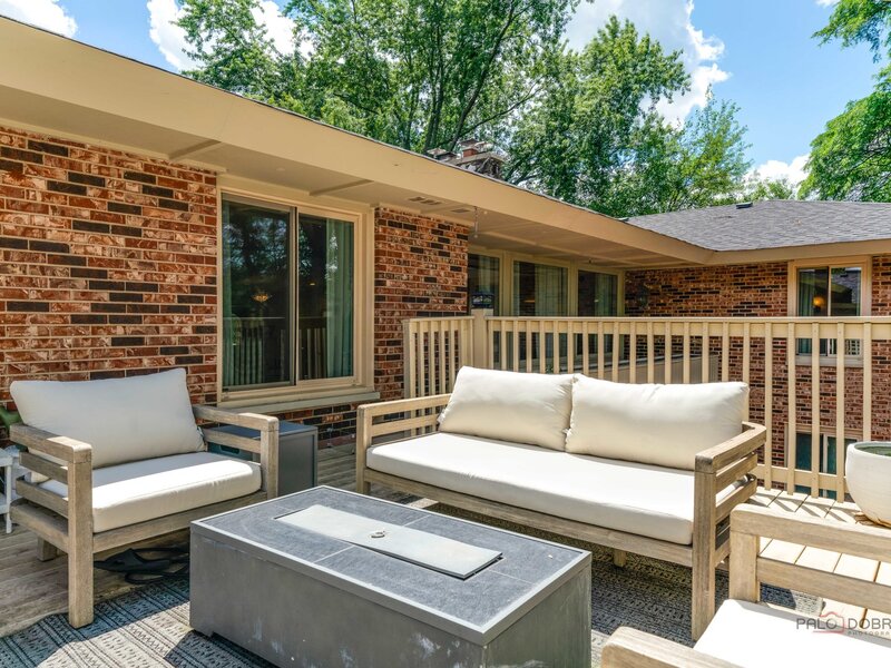 2432 Federal Court Long Grove IL 60047