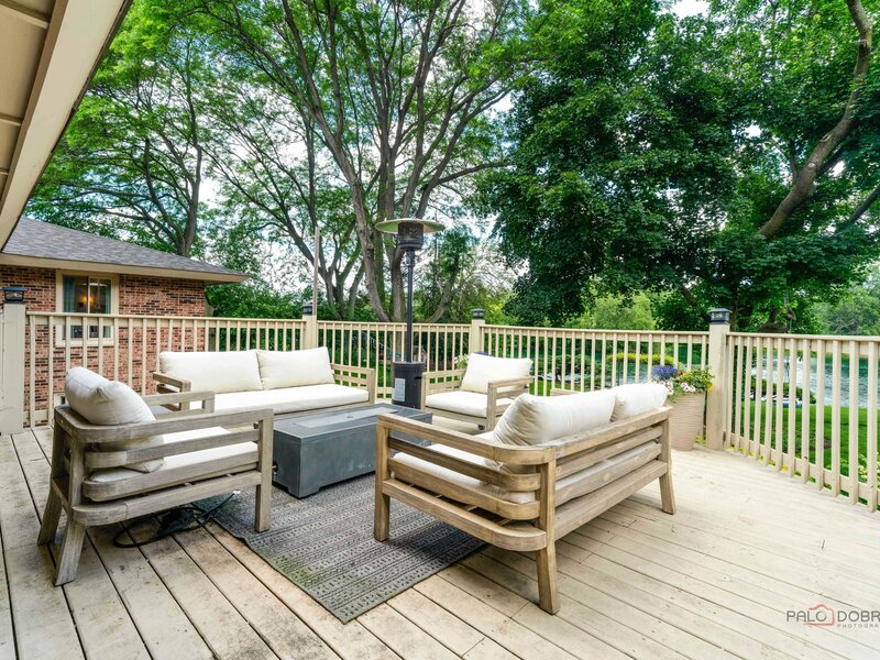 2432 Federal Court Long Grove IL 60047