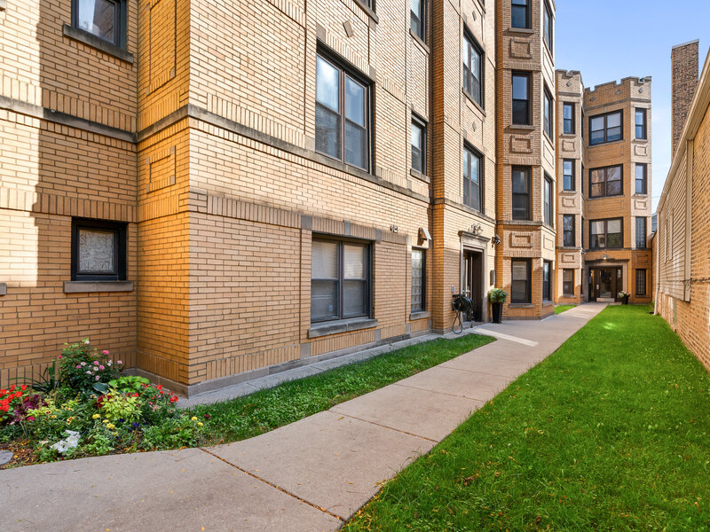 1655 N Fairfield Avenue Chicago IL 60647