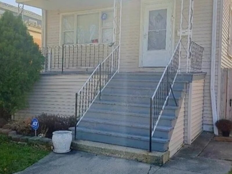 5452 N Luna Avenue Chicago IL 60630