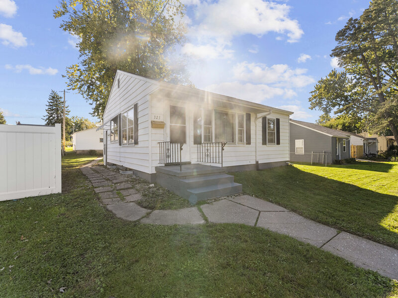 323 W 32nd Street Davenport IA 52803