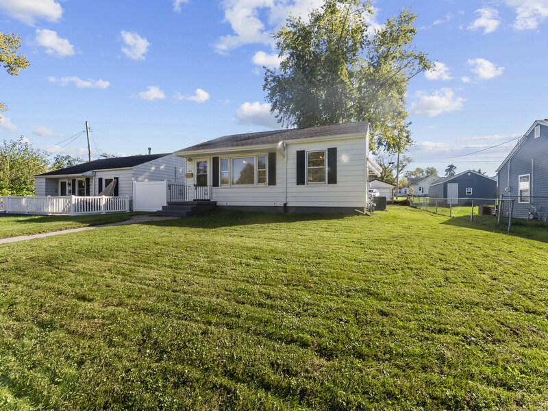 323 W 32nd Street Davenport IA 52803