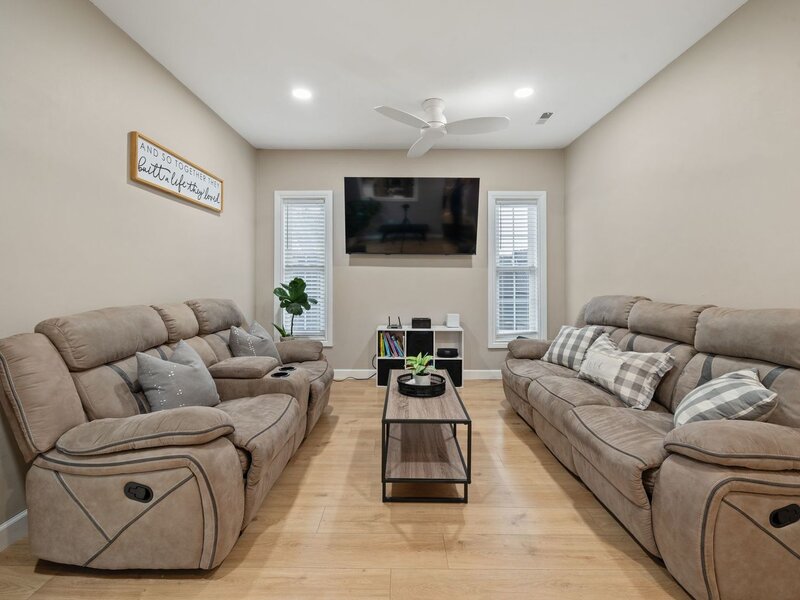 28 Dennison Drive Glendale Heights IL 60139