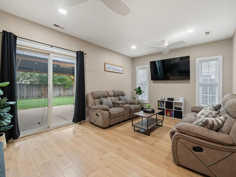 28 Dennison Drive Glendale Heights IL 60139