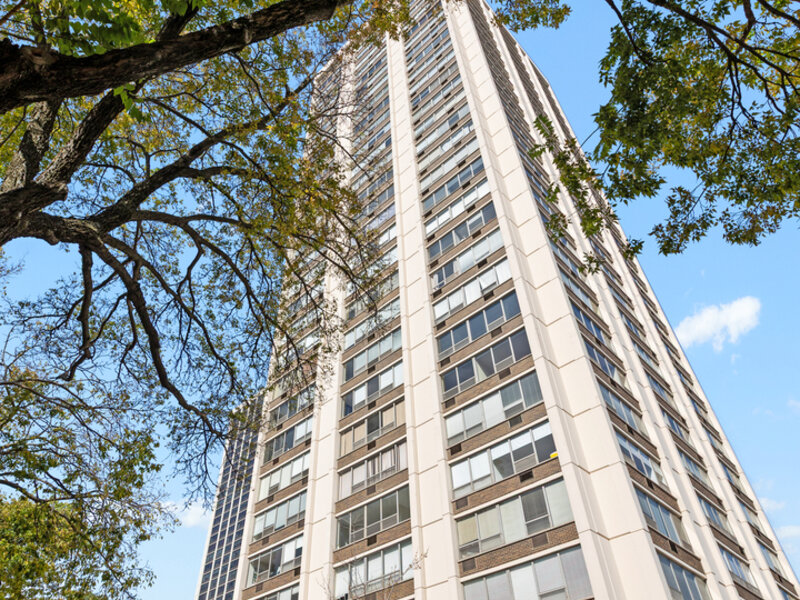 70 W Burton Place Chicago IL 60610