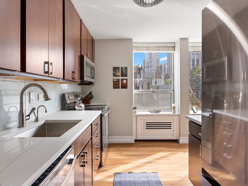 70 W Burton Place Chicago IL 60610