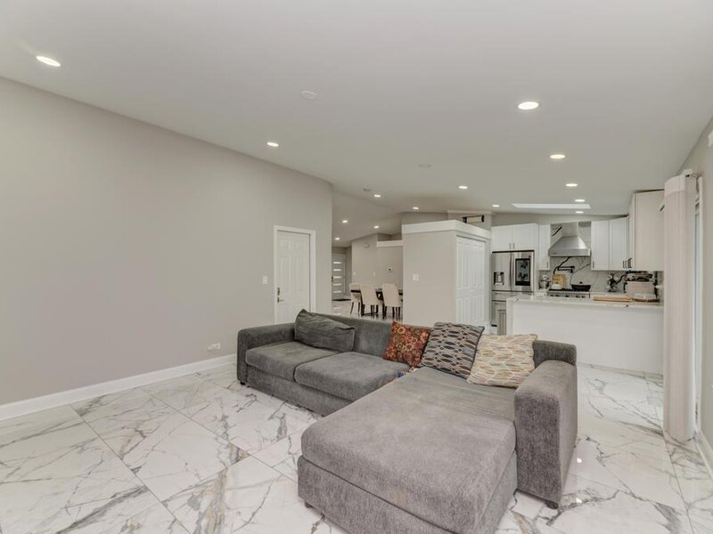935 Pioneer Court Roselle IL 60172