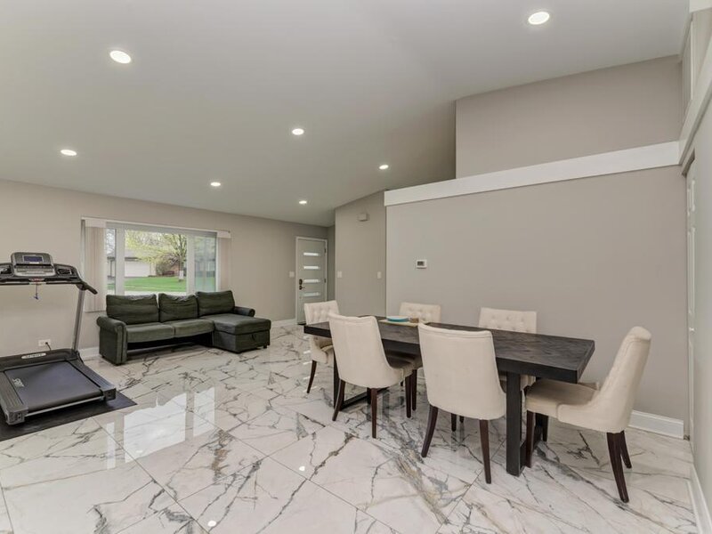 935 Pioneer Court Roselle IL 60172