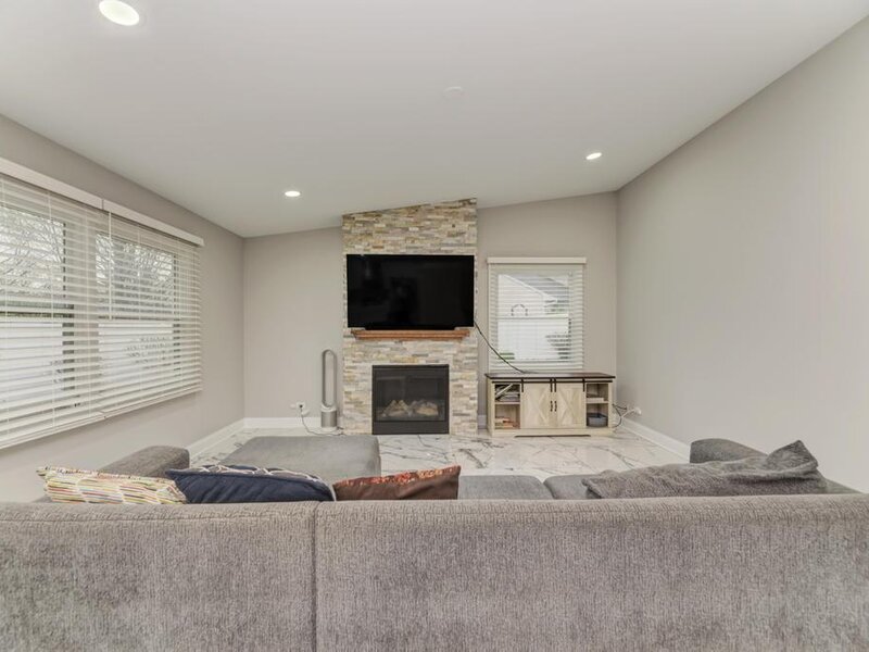 935 Pioneer Court Roselle IL 60172