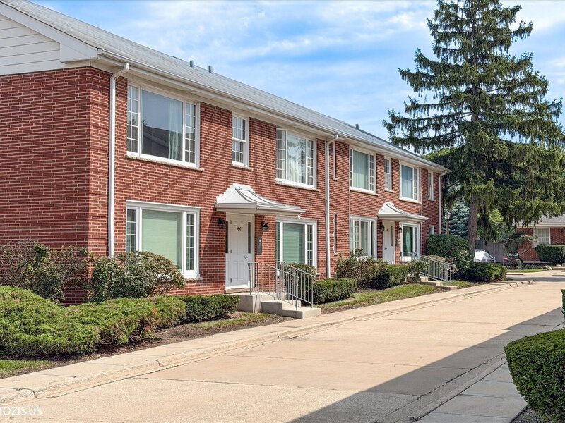 1450 Plymouth Place Glenview IL 60025