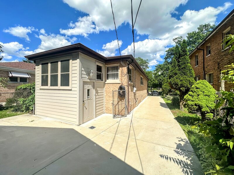 10912 S Longwood Drive Chicago IL 60643