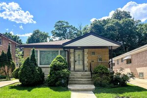 Photo of 10912 S Longwood Drive Chicago IL 60643