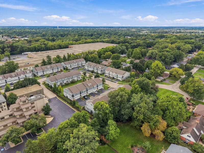617 Riverbank Court Geneva IL 60134