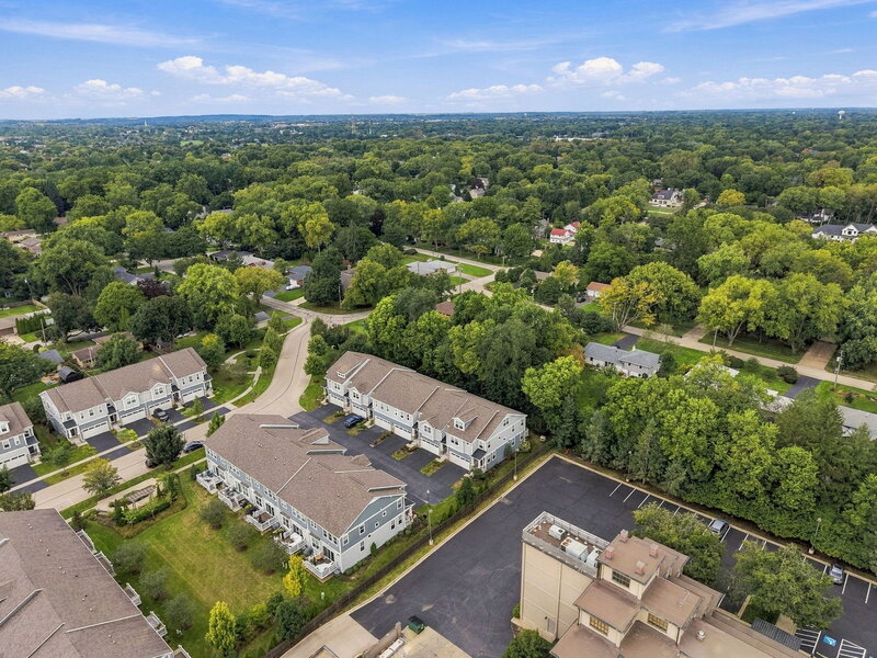 617 Riverbank Court Geneva IL 60134