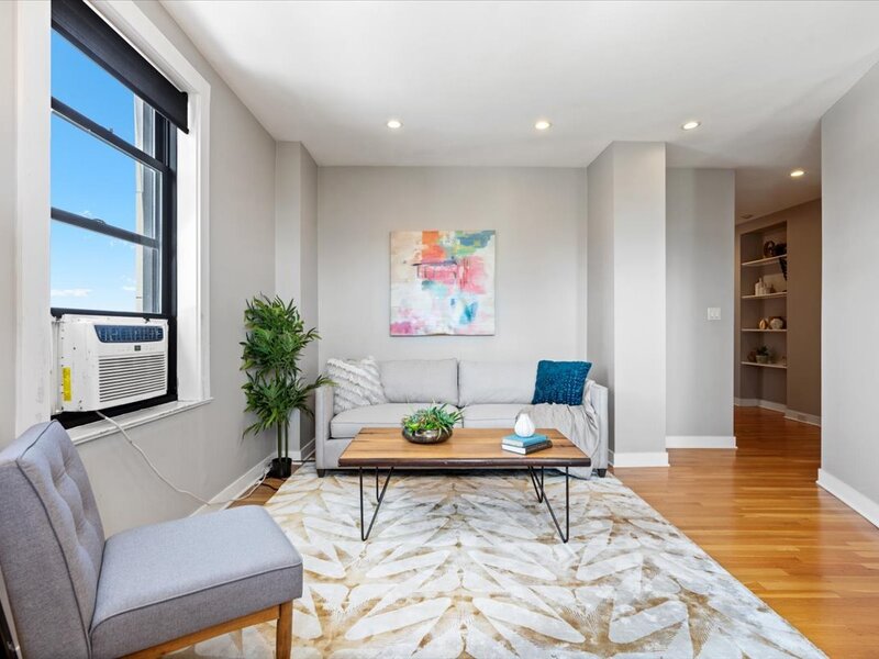 2000 N Lincoln Park West Chicago IL 60614