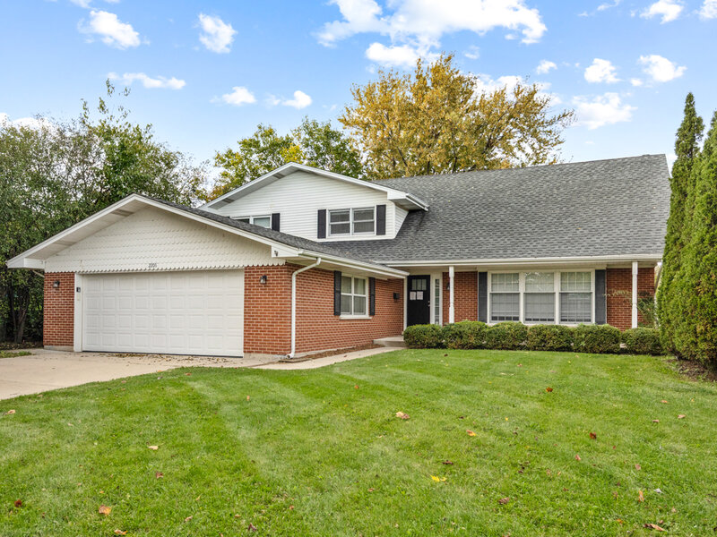 2206 W Lawrence Lane Mount Prospect IL 60056