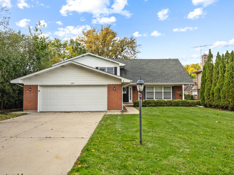 2206 W Lawrence Lane Mount Prospect IL 60056