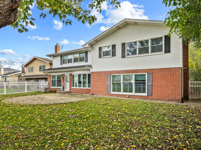 2206 W Lawrence Lane Mount Prospect IL 60056