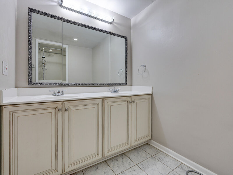 2206 W Lawrence Lane Mount Prospect IL 60056