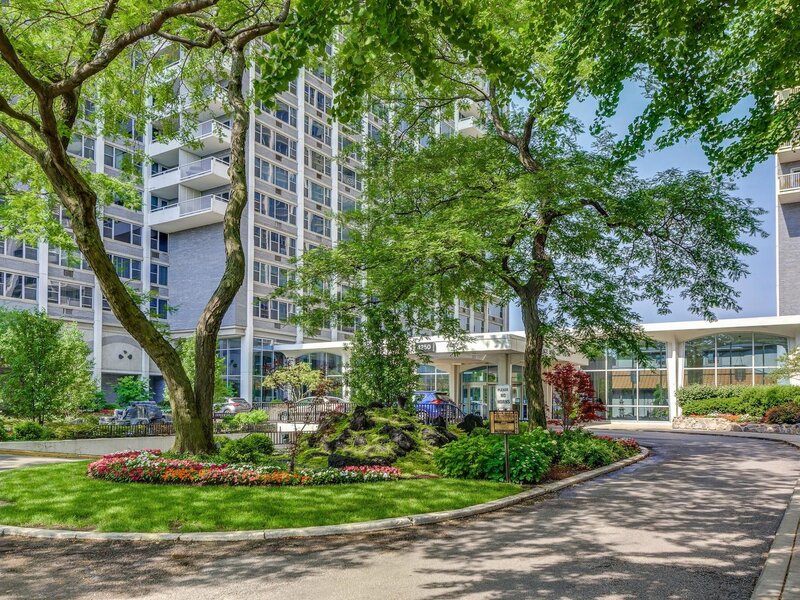 4250 N Marine Drive Chicago IL 60613