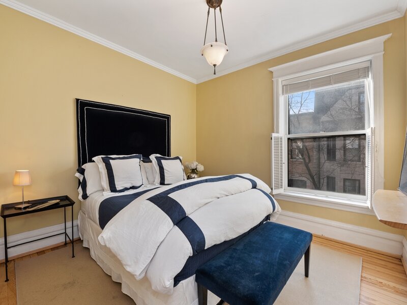 3823 N Alta Vista Terrace Chicago IL 60613