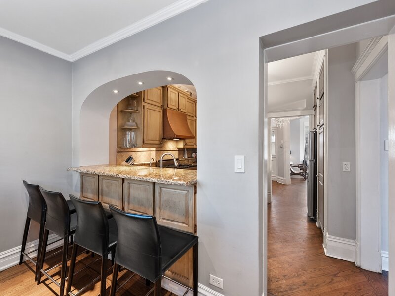 3823 N Alta Vista Terrace Chicago IL 60613