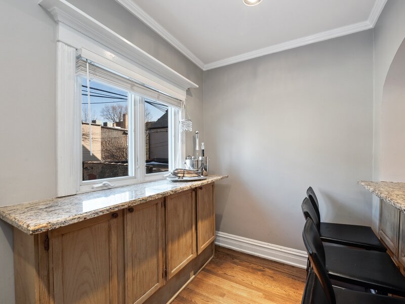 3823 N Alta Vista Terrace Chicago IL 60613