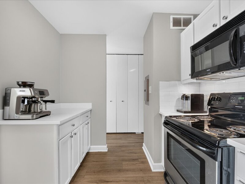 3930 N Pine Grove Avenue Chicago IL 60613