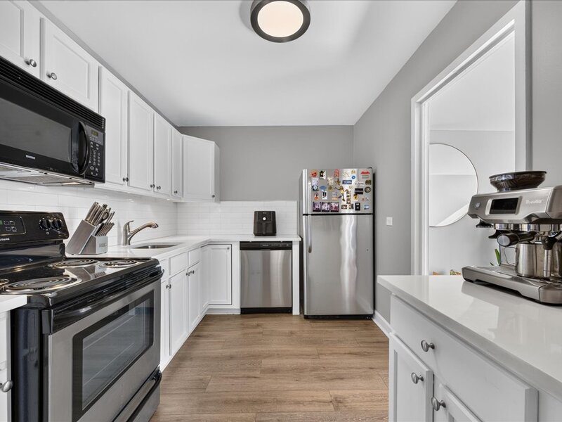 3930 N Pine Grove Avenue Chicago IL 60613