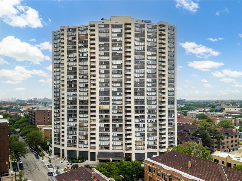 3930 N Pine Grove Avenue Chicago IL 60613