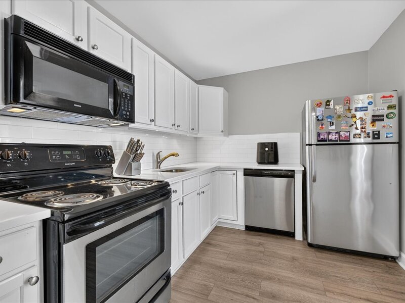 3930 N Pine Grove Avenue Chicago IL 60613