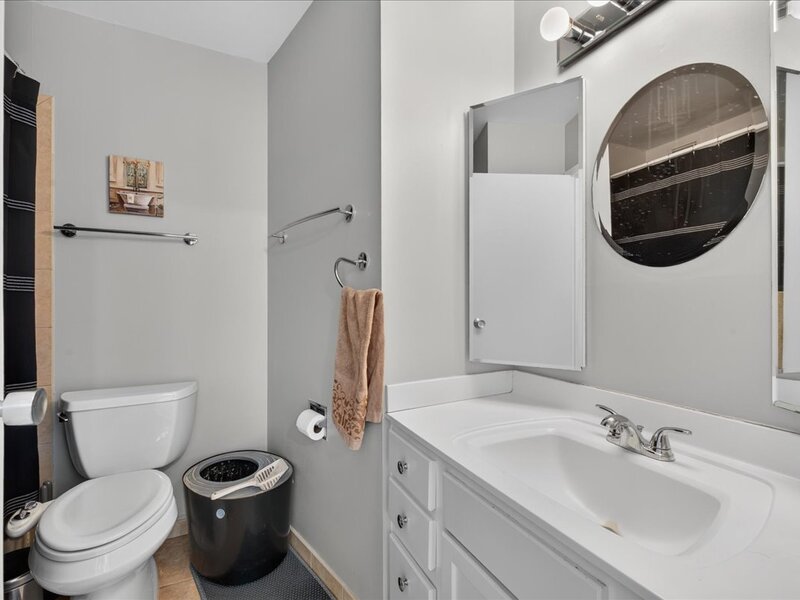 3930 N Pine Grove Avenue Chicago IL 60613