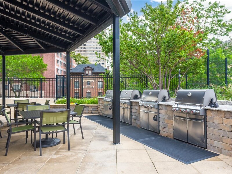 3930 N Pine Grove Avenue Chicago IL 60613