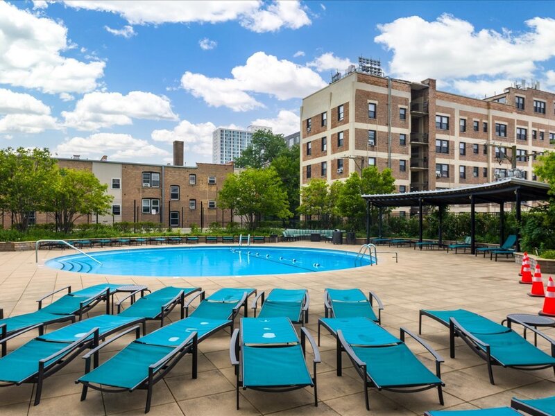 3930 N Pine Grove Avenue Chicago IL 60613