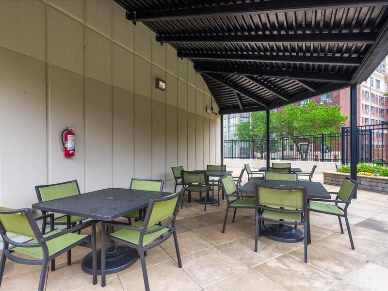 3930 N Pine Grove Avenue Chicago IL 60613