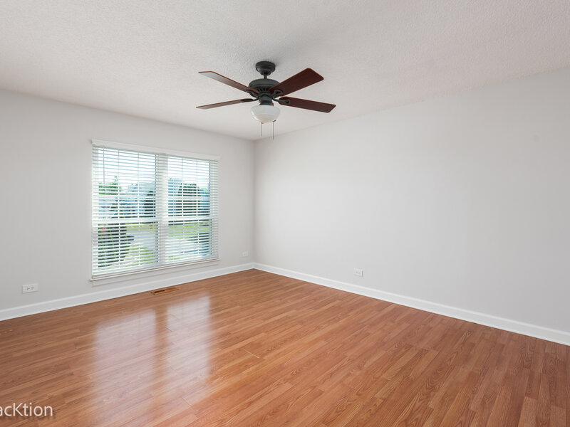 653 Pontiac Lane Bolingbrook IL 60440