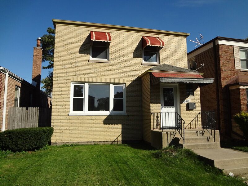 8811 S Constance Avenue Chicago IL 60617