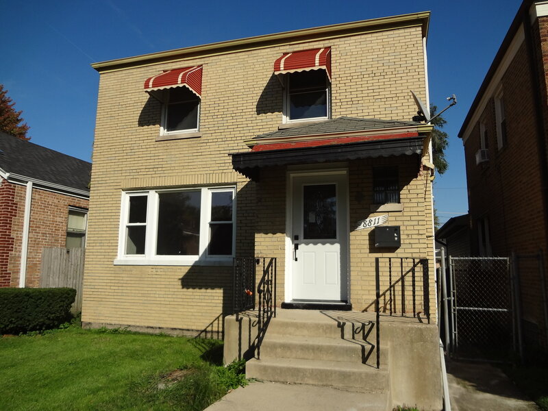8811 S Constance Avenue Chicago IL 60617