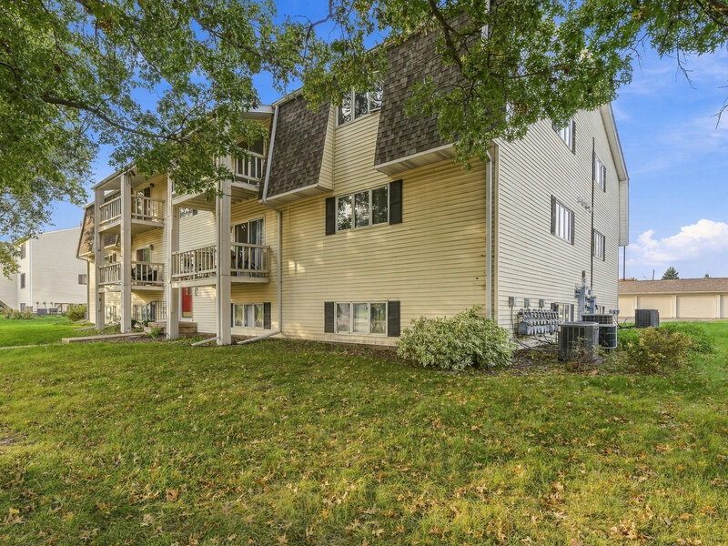 800 E Iowa Street Eldridge IA 52748