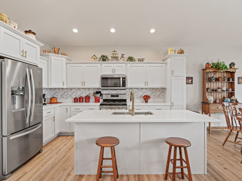 457 N 3rd Avenue Eldridge IA 52748