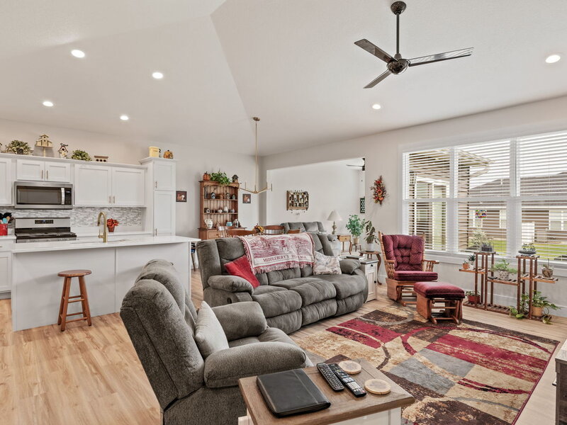 457 N 3rd Avenue Eldridge IA 52748