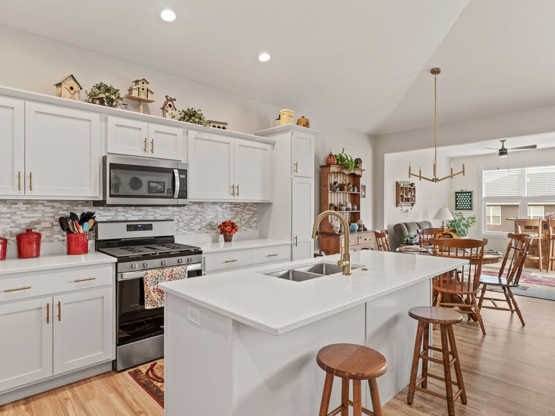 457 N 3rd Avenue Eldridge IA 52748
