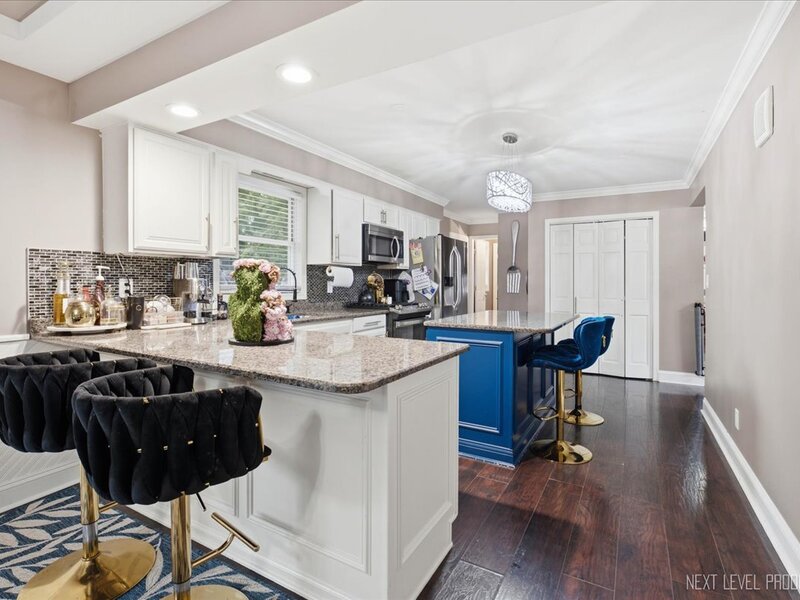 1931 Charles Lane Aurora IL 60505