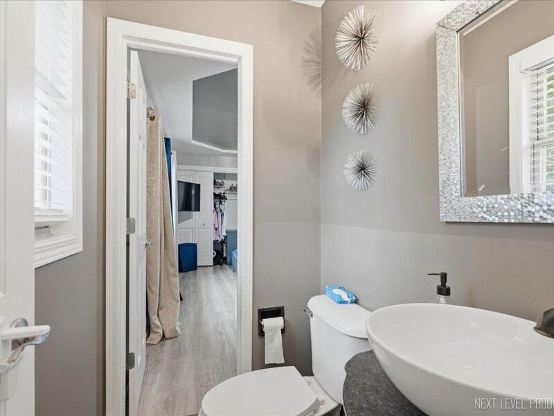 1931 Charles Lane Aurora IL 60505