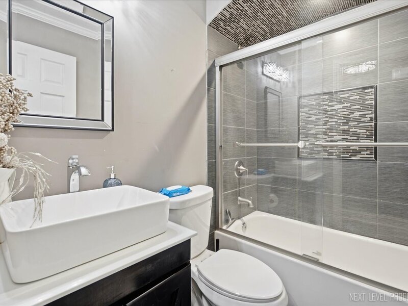 1931 Charles Lane Aurora IL 60505