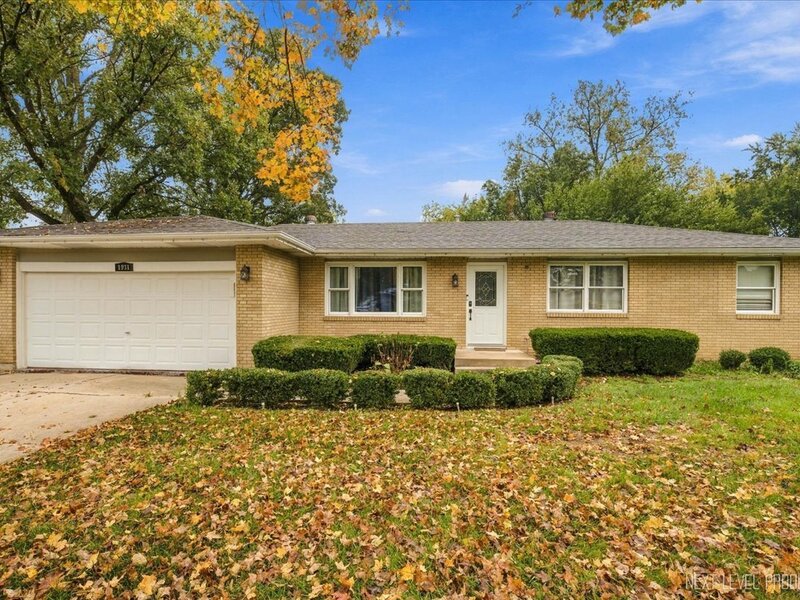 1931 Charles Lane Aurora IL 60505