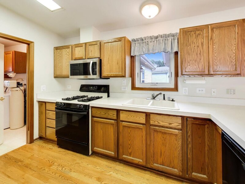 1803 Paddock Court Grayslake IL 60030