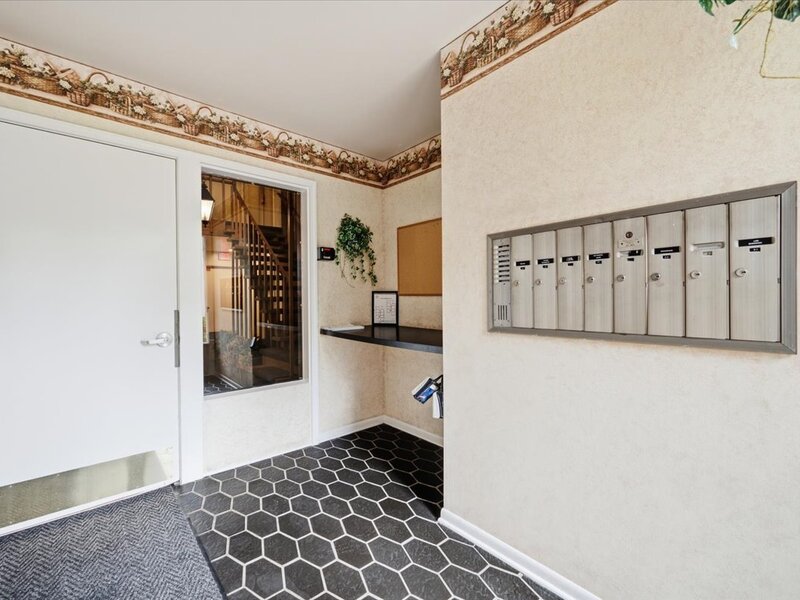 1520 Stonebridge Trail Wheaton IL 60189