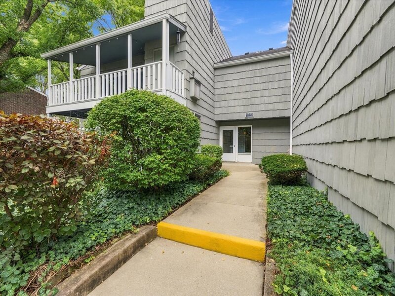 1520 Stonebridge Trail Wheaton IL 60189